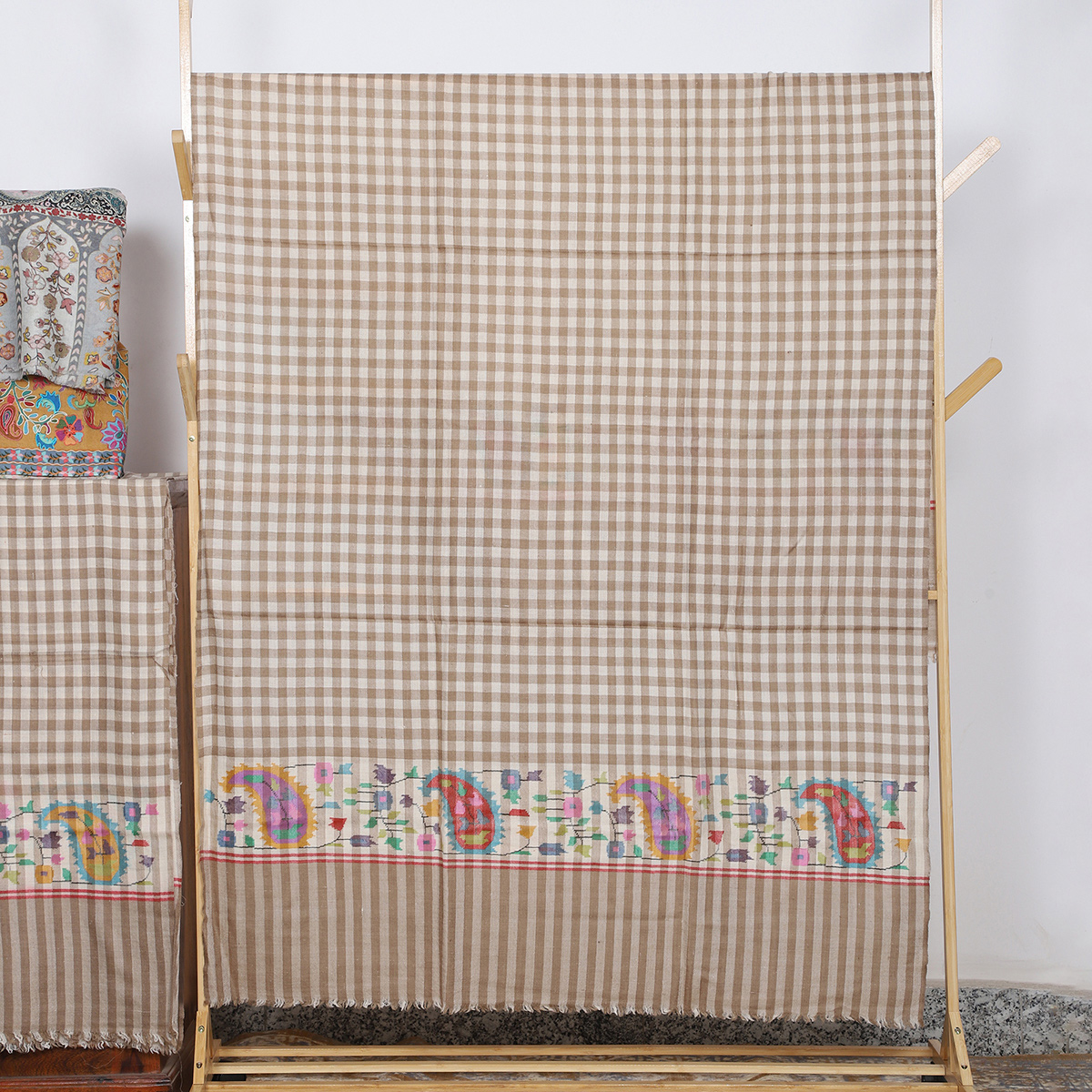 Beige And White Checkered Pure Pashmina Shawl With Paisley Motifs